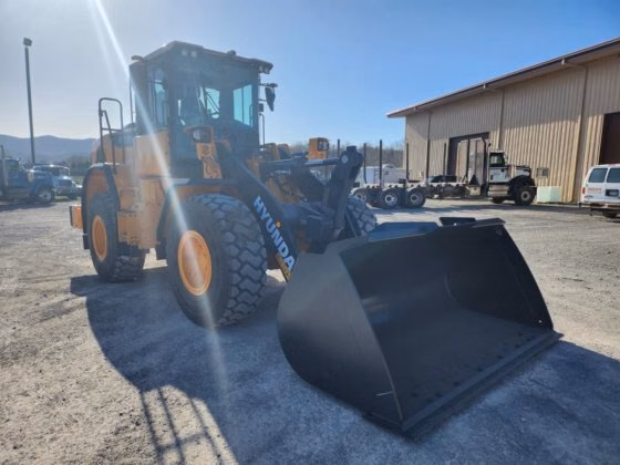 2022 Hyundai HL955 - Image 1