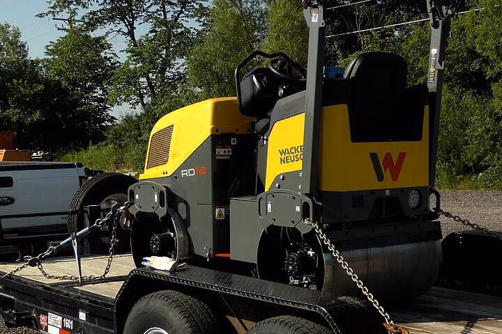 2025 Wacker Neuson RD12A-90 Fixed ROPS - Image 8